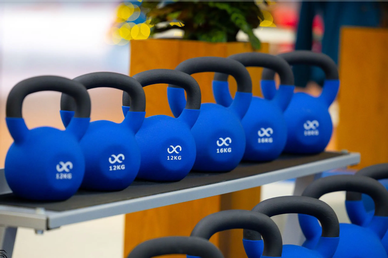 Strength-training-fitness-class-in-Singapore-at-Infitnity-fitness-studio-singapore